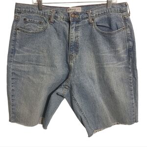 Levi's | Women's Mid Rise Medium Rinse Stretch Denim Shorts (Size 20W Short)